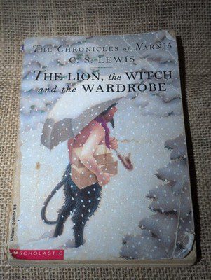 The Lion, the Witch and the Wardrobe (The Chronicles of Narnia, Book 2)