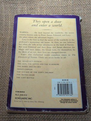 The Lion, the Witch and the Wardrobe (The Chronicles of Narnia, Book 2)